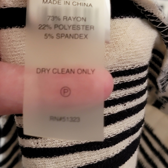 Two by Vince Camuto Assymetrical striped Tunic top Black & White Size S - Picture 9 of 9